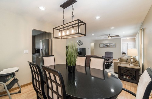 Schaumburg Casa | Hoffman Estates Rental