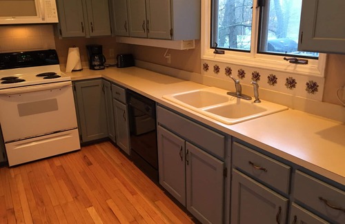 Canton Cabaña | Hole in One - Bañera de hidromasaje, cerca de la pesca, chimenea, romántico, vistas, wifi gratis, mascotas