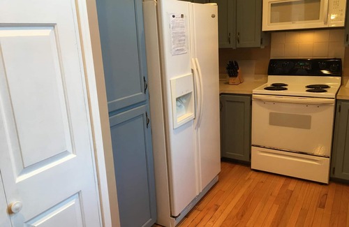 Canton Cabaña | Hole in One - Bañera de hidromasaje, cerca de la pesca, chimenea, romántico, vistas, wifi gratis, mascotas