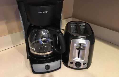 Canton Cabaña | Hole in One - Bañera de hidromasaje, cerca de la pesca, chimenea, romántico, vistas, wifi gratis, mascotas