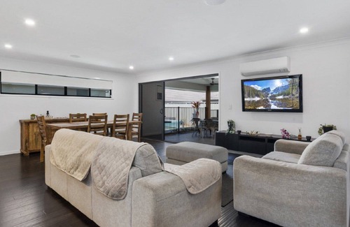 Banksia Beach Casa | Hole In One - Tranquil Retreat