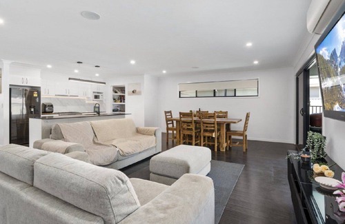 Banksia Beach Casa | Hole In One - Tranquil Retreat