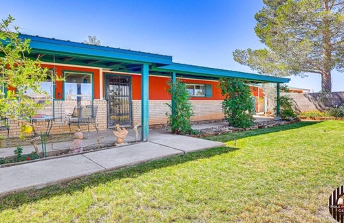Columbus Casa | Hole in the Wall Getaway - USA/MEXICO Border Bed & Breakfast