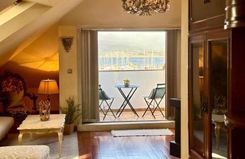 Centro histórico de Baiona Apartamento | Holibai, Lembrare, Ático a unos pasitos de la playa, Baiona