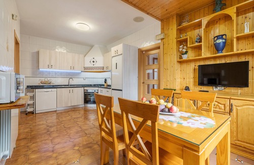 Cenes de la Vega Casa | Casa de vacaciones 'Casa Rural Vista Blanca' con vistas a la montaña, Wi-Fi y aire acondicionado