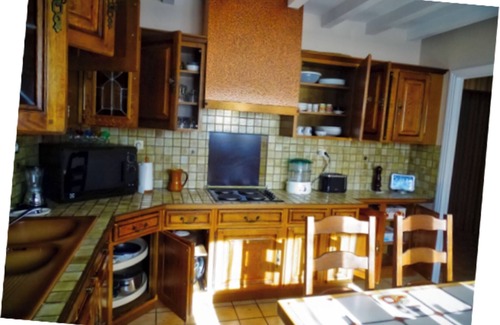 Besse-en-Chandesse Casa | Casa de vacaciones 'Villa Nina' con terraza privada, jardín privado y Wi-Fi