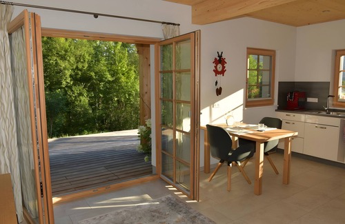 Bernau Apartamento | Apartamento vacacional 'Am Nettenbach' con vistas al lago, terraza privada y Wi-Fi