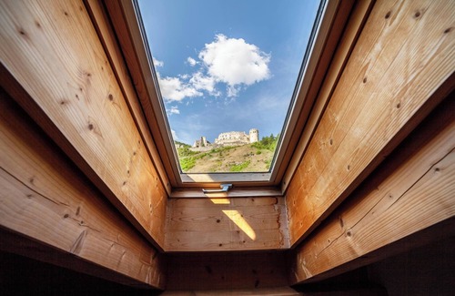 Montechiaro Apartamento | Apartamento vacacional "Hof am Schloss Zirm" con vistas a la montaña y Wi-Fi
