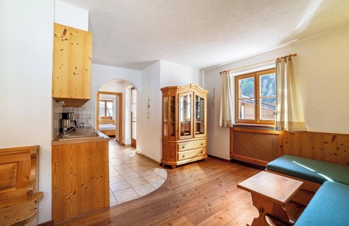 Montechiaro Apartamento | Apartamento vacacional "Hof am Schloss Enzian" con vistas a la montaña y Wi-Fi