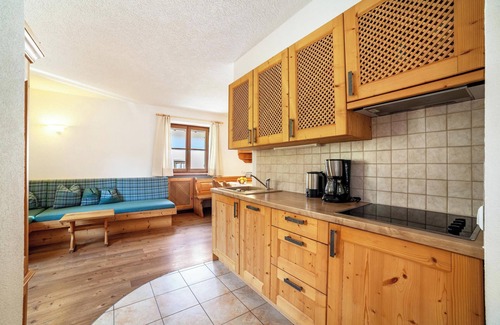 Montechiaro Apartamento | Apartamento vacacional "Hof am Schloss Enzian" con vistas a la montaña y Wi-Fi
