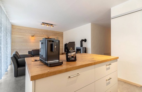 Zell am Harmersbach Apartamento | Apartamento vacacional 'Im Rosengarten 2' con vistas a la montaña, terraza privada y wifi