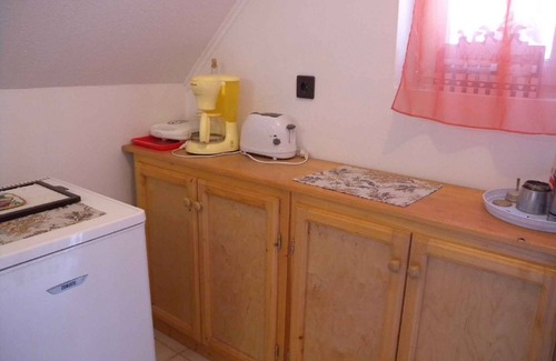 Balatonszentgyoergy Apartamento | Apartamento vacacional con columpios, arenero y piscina infantil