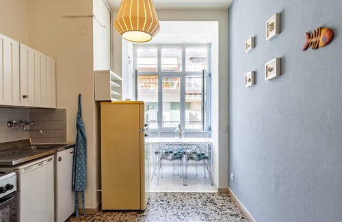 Marina di Carrara Apartamento | Apartamento vacacional "Casa Di Elena Marina Di Carrara" con vistas al mar y terraza privada