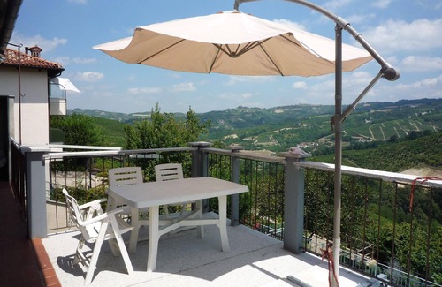 Serralunga d'Alba Apartamento | Apartamento de vacaciones Serralunga d'Alba para 2 - 4 personas con 2 dormitorios - Apartamento