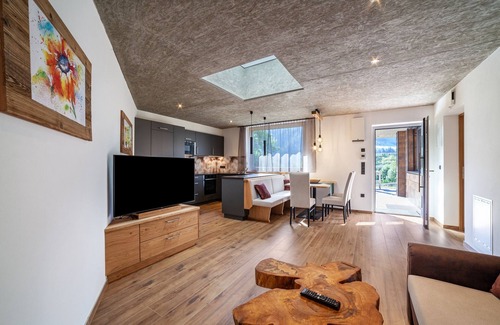 Saltusio Apartamento | Apartamento vacacional 'Chalet Riad 2' con vistas a la montaña y bañera de hidromasaje exterior