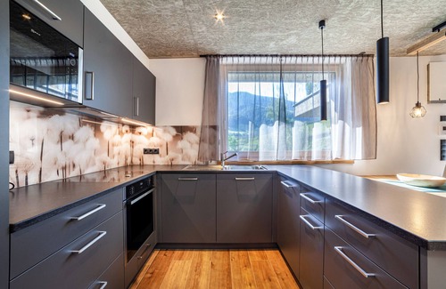 Saltusio Apartamento | Apartamento vacacional 'Chalet Riad 2' con vistas a la montaña y bañera de hidromasaje exterior