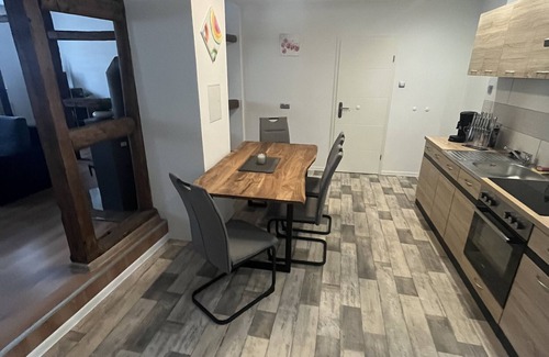 Dornburg Apartamento | Apartamento vacacional 'Grünes Haus Dornburg' con Wi-Fi