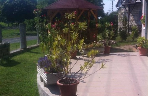 Balatonkeresztur Apartamento | Apartamento vacacional con columpio para niños y cajón de arena