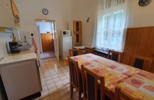 Balatonfoldvar Apartamento | Apartamento vacacional con hermoso jardín y una gran terraza