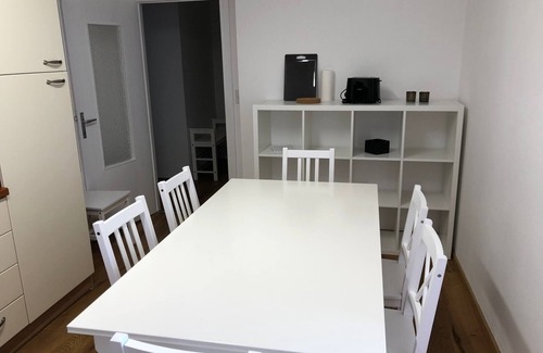 Burano Apartamento | Apartamento vacacional '4' con vistas al lago, piscina comunitaria y Wi-Fi
