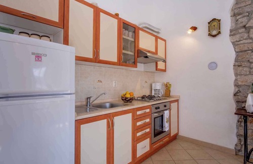 Sveti Jakov Apartamento | Apartamento vacacional con aire acondicionado y conexión a Internet en una zona tranquila