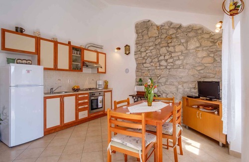 Sveti Jakov Apartamento | Apartamento vacacional con aire acondicionado y conexión a Internet en una zona tranquila