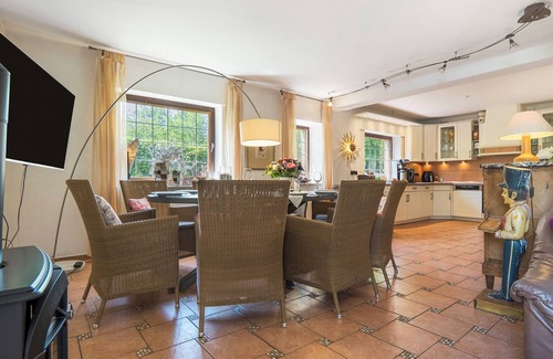 Elten Apartamento | Apartamento vacacional "Auf dem Eltenberg" con jardín privado, 4 baños y Wi-Fi