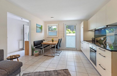 Gaienhofen Apartamento | Apartamento vacacional 'Bruttel' con piscina privada, terraza comunitaria y Wi-Fi