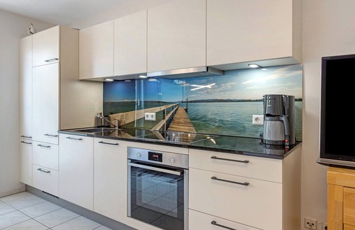 Gaienhofen Apartamento | Apartamento vacacional 'Bruttel' con piscina privada, terraza comunitaria y Wi-Fi