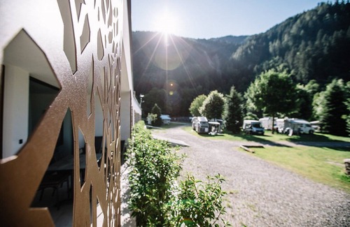 Saltusio Apartamento | Apartamento vacacional 'Camping Passeier Enzian' con sauna, vistas a la montaña, jardín y Wi-Fi