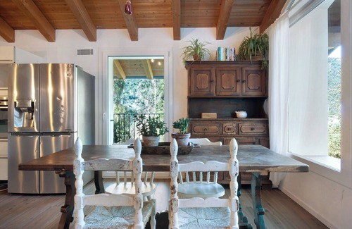 Argegno Apartamento | Apartamento vacacional "Casa Storica In Fattoria" con vistas a la montaña, jardín privado y Wi-Fi