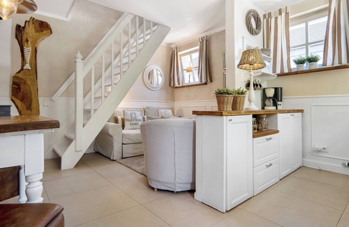 Neuenkirchen Apartamento | Apartamento vacacional 'Gästewohnung Am See - Maisonette' con terraza privada y wifi cerca de la playa