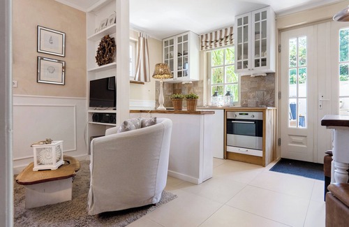 Neuenkirchen Apartamento | Apartamento vacacional 'Gästewohnung Am See - Maisonette' con terraza privada y wifi cerca de la playa