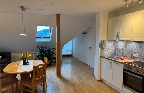 Wilhelmsdorf Apartamento | Apartamento vacacional 'Riedblick' con terraza comunitaria, jardín compartido y Wi-Fi