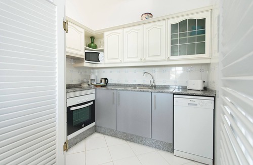 Puerto Calero Apartamento | Apartamento vacacional "Vistagua" con bonita decoración y amplia terraza con vista al mar