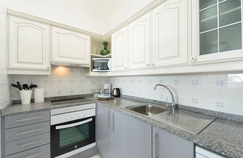 Puerto Calero Apartamento | Apartamento vacacional "Vistagua" con bonita decoración y amplia terraza con vista al mar