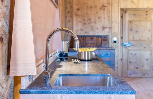 Petersberg Apartamento | Apartamento vacacional Hof im Thal Apt Zirbe con vistas a la montaña, balcón y Wi-Fi