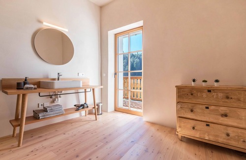 Petersberg Apartamento | Apartamento vacacional Hof im Thal Apt Zirbe con vistas a la montaña, balcón y Wi-Fi