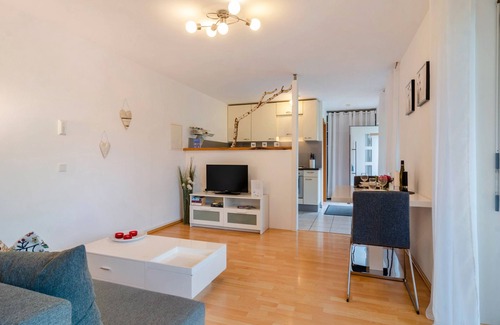 Lippertsreute Apartamento | Apartamento vacacional 'En zona tranquila' con terraza privada y Wi-Fi