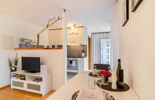 Lippertsreute Apartamento | Apartamento vacacional 'En zona tranquila' con terraza privada y Wi-Fi