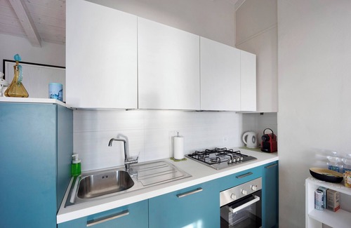 Bordighera Apartamento | Apartamento vacacional en la ciudad vieja con vistas al mar y jardín compartido