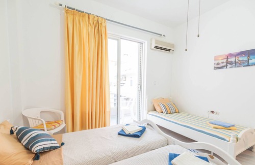 Haraki Apartamento | Holiday Apartment 'Jaana and Akis 2' with Private Terrace, Wi-Fi and Air Conditioning
