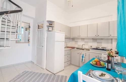 Haraki Apartamento | Holiday Apartment 'Jaana and Akis 2' with Private Terrace, Wi-Fi and Air Conditioning