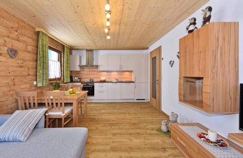 Racines Apartamento | Apartamento vacacional "Joselehof Edelweiss" con vistas a la montaña, wifi y jardín