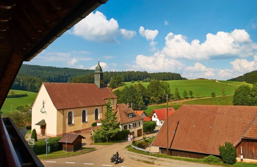 Biederbach Apartamento | Apartamento vacacional 'Kirchblick' con balcón y Wi-Fi