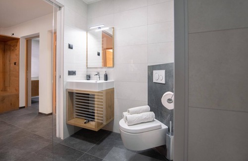 Racines Apartamento | Apartamento vacacional 'Residence Gufler Apt 2' con vistas a la montaña, jardín compartido y Wi-Fi