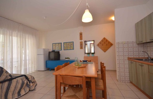 Bibione Lido dei Pini Apartamento | Apartamento vacacional con lugar de playa y aire acondicionado