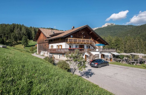 Redagno Apartamento | Apartamento vacacional 'Nigglhof Katarina' con vistas a la montaña, balcón y Wi-Fi
