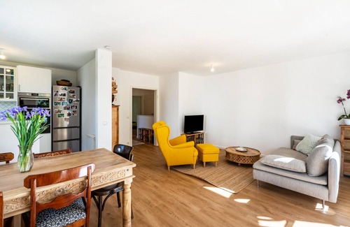 Furstenfeldbruck District Apartamento | Apartamento vacacional 'Sam's Homestay' con terraza, jardín y Wi-Fi