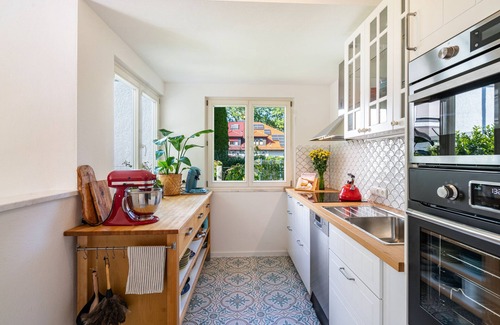 Furstenfeldbruck District Apartamento | Apartamento vacacional 'Sam's Homestay' con terraza, jardín y Wi-Fi